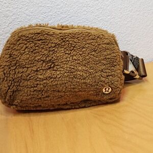 Lululemon Everywhere Belt Bag Fleece Brown Sherpa NWOT Limited‎ Edition